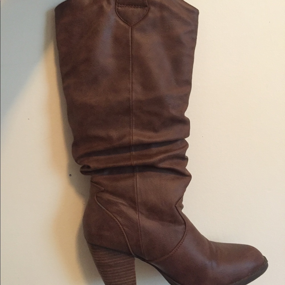 heeled cowboy boots